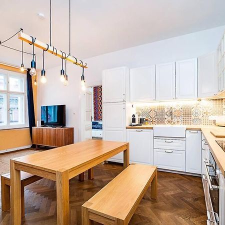 Апартаменты Elegant, Modern, 2-Bed Flat By Museum Of Прага Экстерьер фото