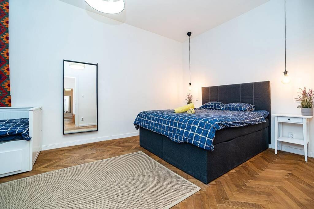Апартаменты Elegant, Modern, 2-Bed Flat By Museum Of Прага Экстерьер фото
